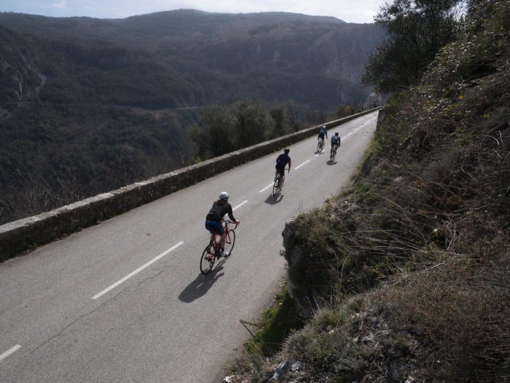 Cycling holiday Nice - descent on the long, mountain road